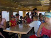 Kinder im Zug